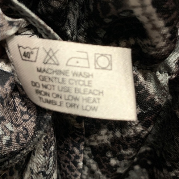 Violet & Claire Black and Gray Animal/Snake Print Sleeveless Blouse - Picture 12 of 14